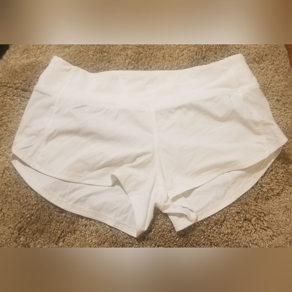 Lululemon white Speed Up HR Shorts 2.5”